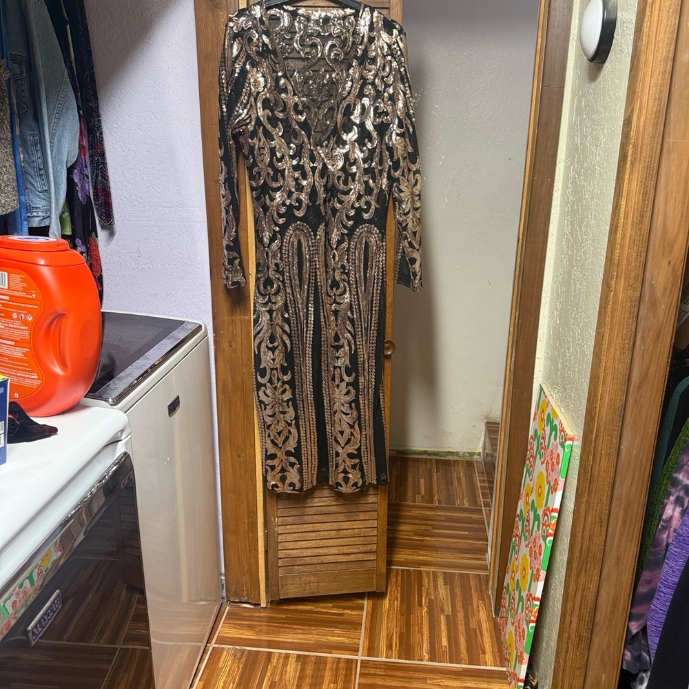 Elegant Black and Gold Sequined Long Sleeve Cover up